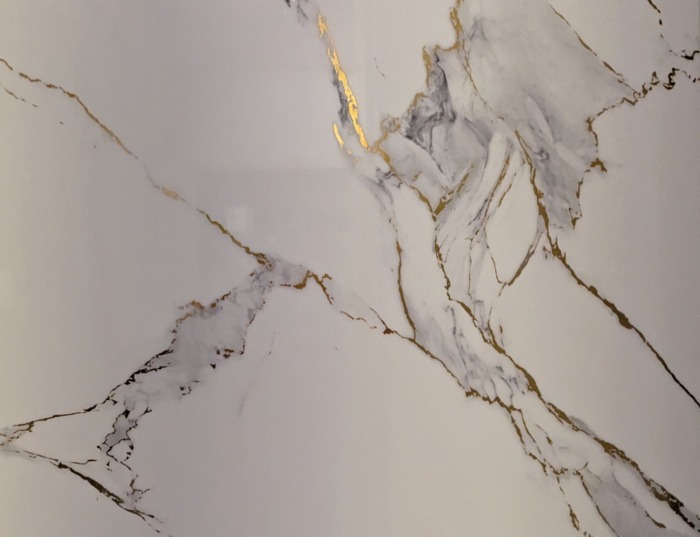 Calcatta Gold 1m Wide Wall Panel (Gloss)